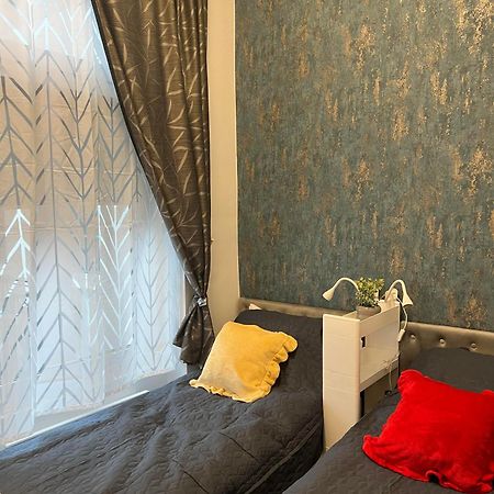 Center Apartman In The Famous Hajos Street Boedapest Buitenkant foto