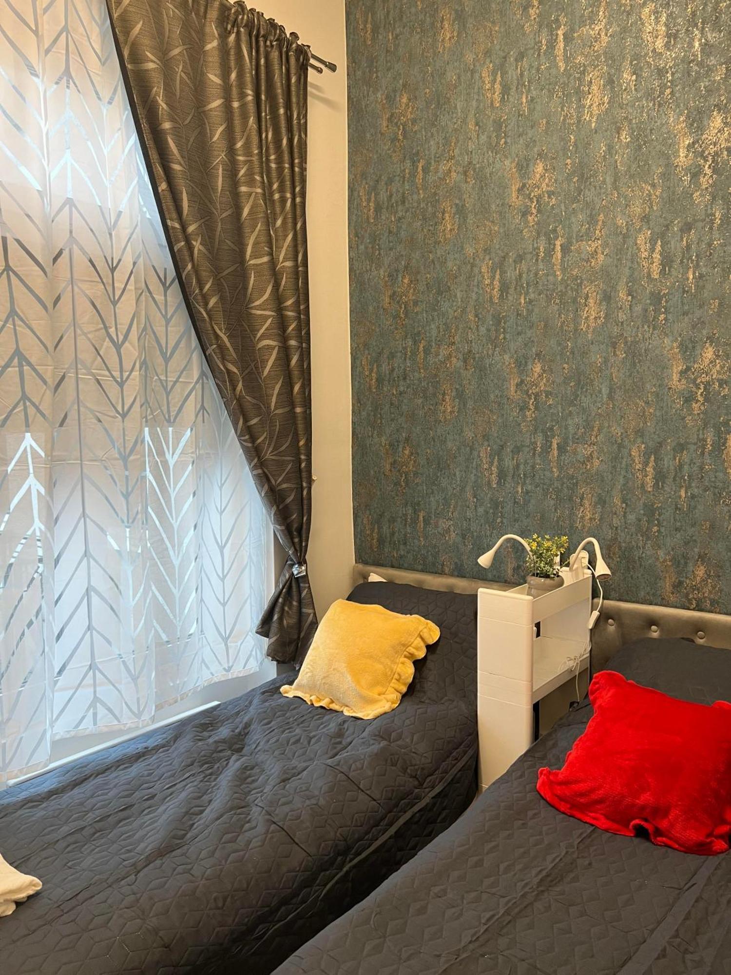 Center Apartman In The Famous Hajos Street Boedapest Buitenkant foto